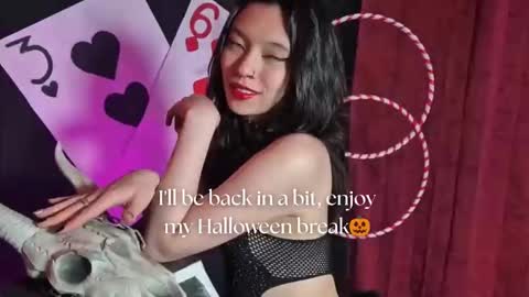   online show from October 22, 2025, 11:32 am