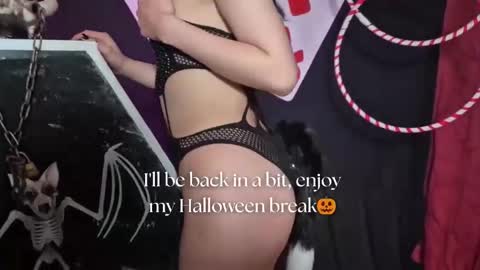   online show from October 25, 2025, 11:29 am