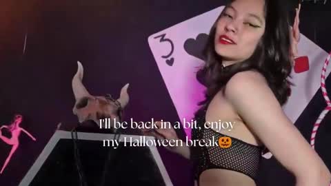   online show from October 31, 2025, 11:55 am