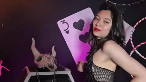   online show from November 11, 2025, 11:21 am