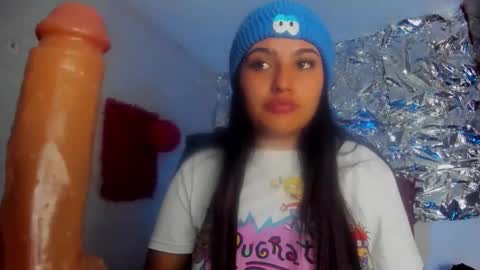 sarastonesx online show from April 6, 2026, 4:46 am