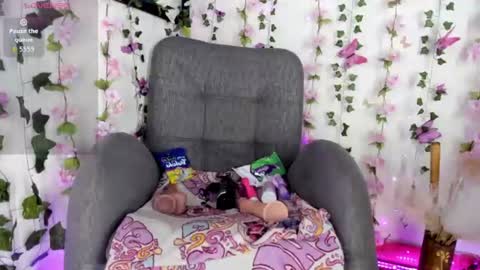 saray__jones online show from July 25, 2026, 7:22 pm
