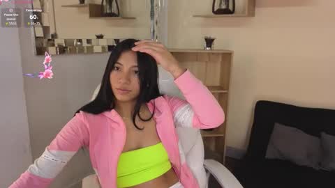 Snapshot of saray_reyes chatting on October 28, 2025, 12:09 pm Saray Say hi in the chat online show from October 28, 2025, 12:09 pm