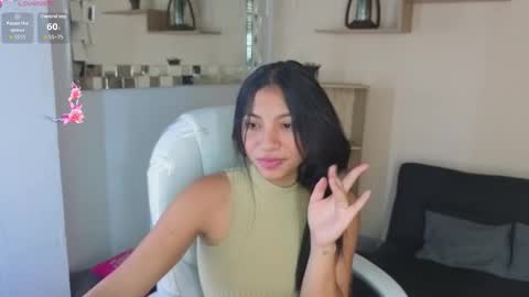 Snapshot of saray_reyes chatting on November 1, 2025, 12:18 pm Saray Say hi in the chat online show from November 1, 2025, 12:18 pm