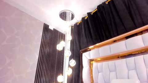 Snapshot of sarayroyse chatting on November 17, 2025, 7:30 pm Saray online show from November 17, 2025, 7:30 pm