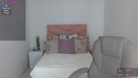 Saray Vega online show from October 11, 2025, 7:12 pm