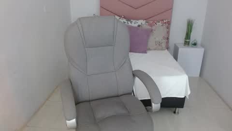 Saray Vega online show from November 4, 2025, 7:13 pm