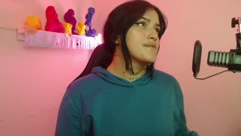 Sari  online show from October 7, 2025, 10:07 pm