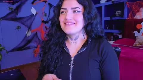 Sari  online show from November 3, 2025, 8:43 pm