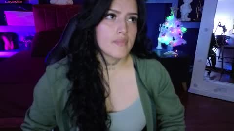 Sari  online show from December 21, 2025, 7:43 pm