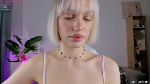 Your Selena 3 online show from April 5, 2026, 3:04 am