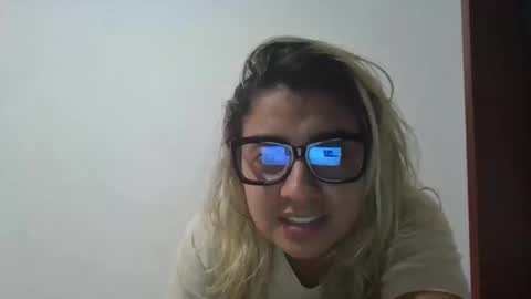 sarissmunera online show from February 21, 2025, 8:05 pm