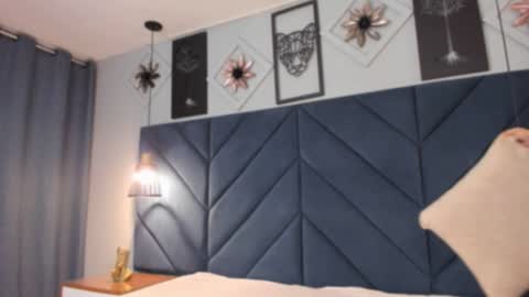 Sara  online show from November 19, 2025, 4:12 am