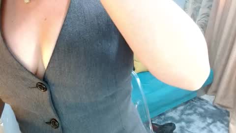 Snapshot of sarita_klein chatting on October 26, 2025, 7:31 pm sarita_klein online show from October 26, 2025, 7:31 pm