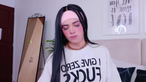 Sara online show from October 17, 2025, 9:06 pm