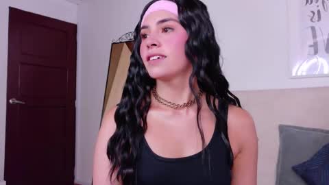 Sara online show from November 18, 2025, 8:24 pm