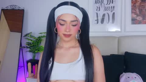 Snapshot of saritabratz chatting on June 4, 2026, 9:32 pm Sara online show from June 4, 2026, 9:32 pm