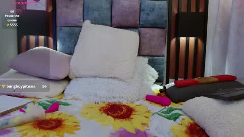 Snapshot of sarra_restrepooo chatting on February 8, 2025, 2:27 pm sara online show from February 8, 2025, 2:27 pm