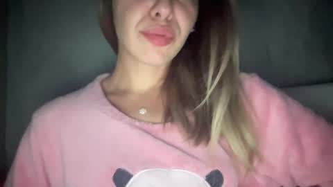 Sarrah online show from November 4, 2025, 9:25 pm