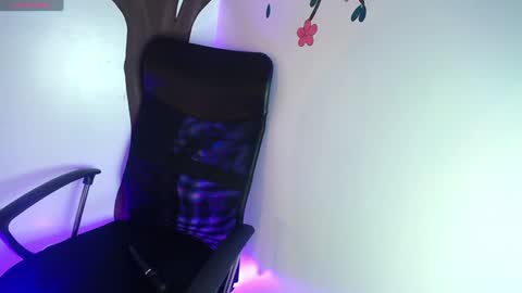 Sasha Brattz online show from December 22, 2024, 1:33 pm