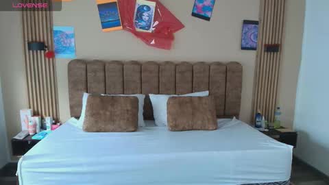 S A S H A R O S E online show from October 6, 2025, 11:51 am