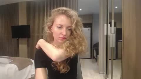 Snapshot of sashasweetsasha chatting on October 4, 2025, 5:16 am Sasha online show from October 4, 2025, 5:16 am