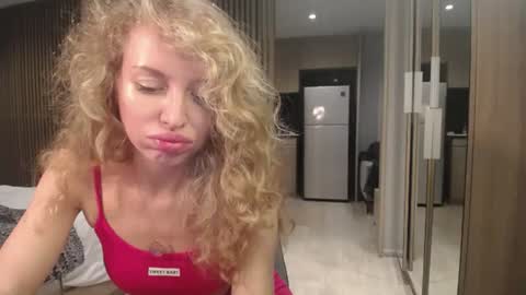 Snapshot of sashasweetsasha chatting on October 15, 2025, 5:35 pm Sasha online show from October 15, 2025, 5:35 pm