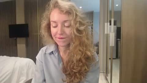 Snapshot of sashasweetsasha chatting on October 16, 2025, 6:14 am Sasha online show from October 16, 2025, 6:14 am