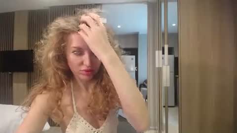 Snapshot of sashasweetsasha chatting on October 19, 2025, 6:03 am Sasha online show from October 19, 2025, 6:03 am