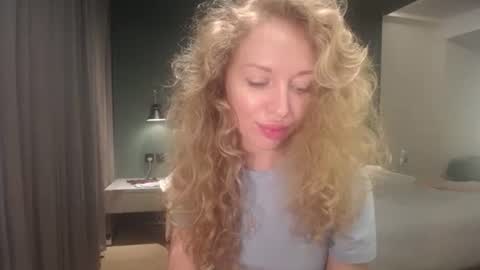 Snapshot of sashasweetsasha chatting on November 6, 2025, 11:33 am Sasha online show from November 6, 2025, 11:33 am