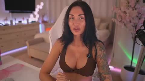 sashawest_official online show from August 4, 2026, 11:18 pm