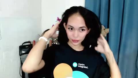 Snapshot of sashifoxdoll_ chatting on October 30, 2025, 4:41 pm Sashi online show from October 30, 2025, 4:41 pm