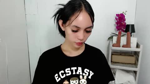 Snapshot of sashifoxdoll_ chatting on November 17, 2025, 12:00 pm Sashi online show from November 17, 2025, 12:00 pm