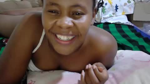 Snapshot of sassy_bella chatting on March 5, 2025, 10:32 pm sassy_bella online show from March 5, 2025, 10:32 pm