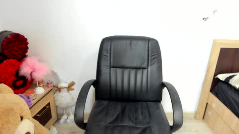 sassytiff online show from March 19, 2026, 12:20 pm