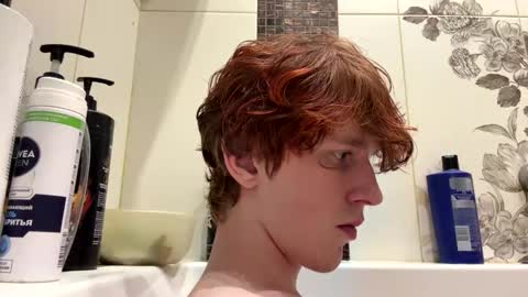 Snapshot of sat1sfaction chatting on December 2, 2025, 9:21 pm Kristof online show from December 2, 2025, 9:21 pm