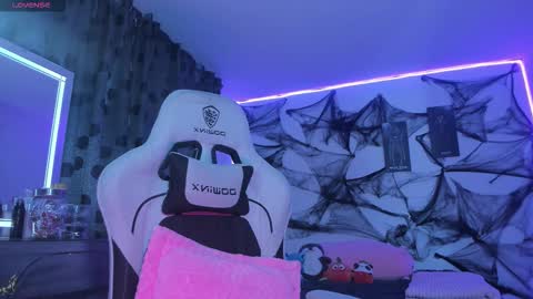    im expecting 300 thumbs up on my altar online show from October 4, 2025, 11:36 pm