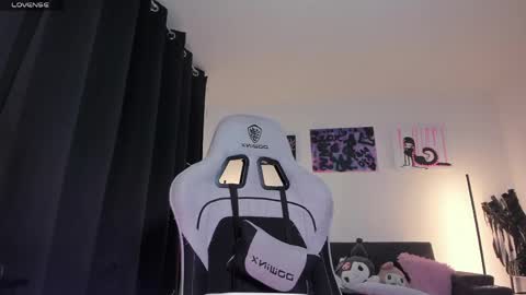    im expecting 300 thumbs up on my altar online show from April 3, 2026, 11:36 pm