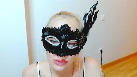 Snapshot of satinqueen90 chatting on October 13, 2025, 6:13 am Satinqueen90 online show from October 13, 2025, 6:13 am