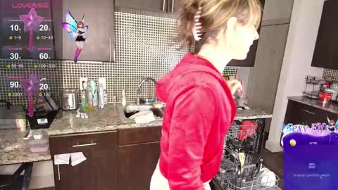 Saturn Girl online show from December 14, 2025, 11:20 pm