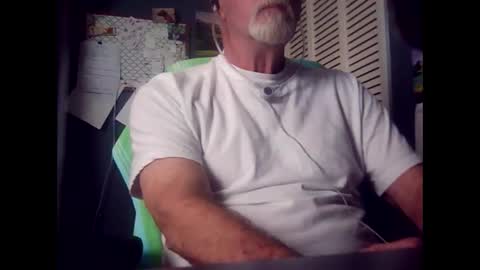 satyr64 online show from April 18, 2026, 2:32 pm