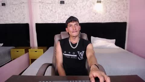 Snapshot of savagelover_ chatting on November 25, 2025, 4:01 am SavageLover online show from November 25, 2025, 4:01 am