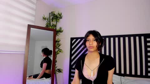 Snapshot of savannah_cameron chatting on December 18, 2024, 3:33 pm Savannah online show from December 18, 2024, 3:33 pm