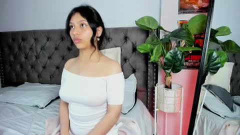 Snapshot of savannah_cameron chatting on February 26, 2025, 6:32 pm Savannah online show from February 26, 2025, 6:32 pm