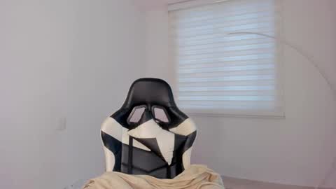 Savannahwildee online show from June 28, 2026, 12:00 pm