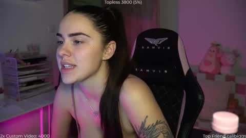 Snapshot of savvage_play chatting on November 19, 2025, 9:26 pm Naomi online show from November 19, 2025, 9:26 pm