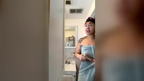 saxxykvexxed online show from February 27, 2026, 4:18 pm