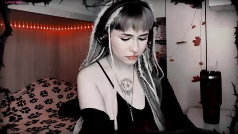 Snapshot of say_mary chatting on January 6, 2025, 3:29 pm pronoun she. name Mary. age 21. online show from January 6, 2025, 3:29 pm