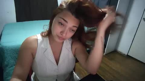 scarett_23 online show from November 10, 2025, 8:41 pm