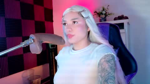 Snapshot of scarlet_gold chatting on October 27, 2025, 1:31 am scarlet_gold online show from October 27, 2025, 1:31 am